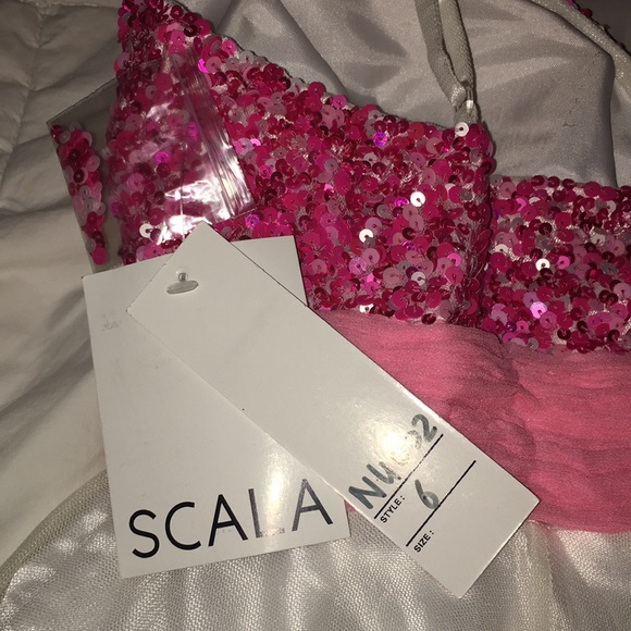 Homecoming or prom dress - Picture 8 of 8